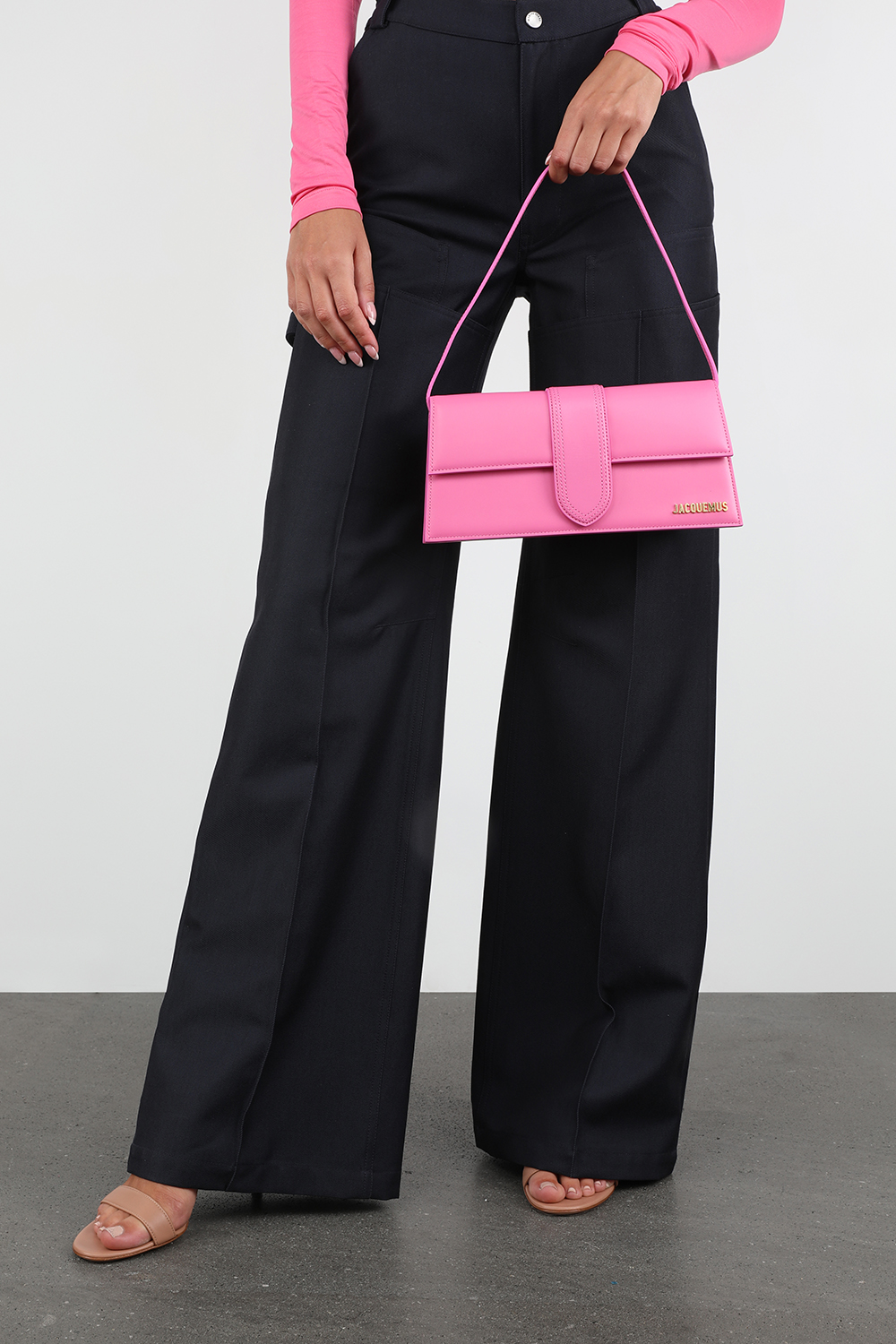 תמונת כל הלוק של תיק צד לה במבינו לונג